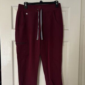 Figs jogger scrub pants (burgundy)